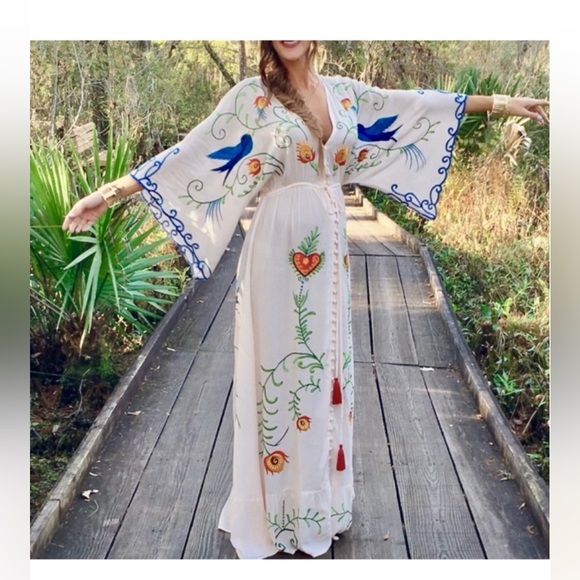 White Embroidered Maxi Dress with Floral and Bird Motifs - Picture 5 of 5
